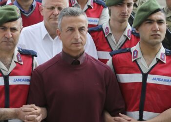 Tuğgeneral Caha: Askeri görünümlü sivil bir darbe yapıldı!