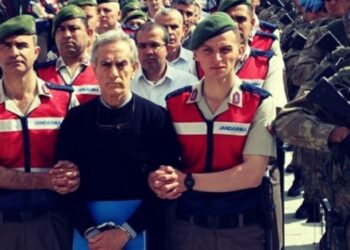 15 Temmuz’un resmi anlatısı delik deşik ama kimin umrunda?