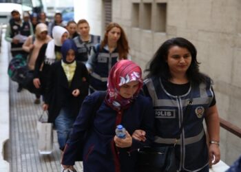 15 Temmuz’un yıl dönümü şerefine: Hukuksuz baskınlarla 1000 gözaltı!