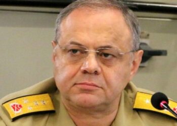 Ahmet Nesin: Darbe gecesi kuvvet komutanı neden telefonunu kapattı?
