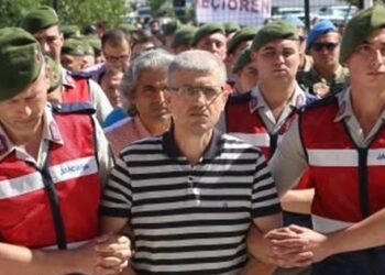 Bir general daha: Akar’ın zorla tutulduğunu görmedim