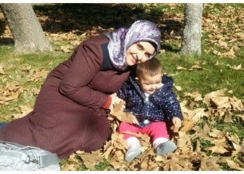 Bir yaşında bebeği olan 4 aylık hamile anneyi gözaltına aldılar