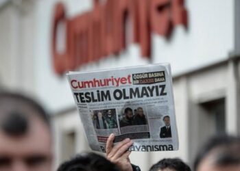 Cumhuriyet’e son operasyon; yönetim değişti, Sabuncu’nun veda yazısı yayınlanmadı