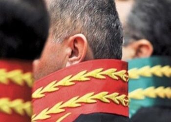 Darbe olmadan lojmanlarda gözaltına alınacak hakim ve savcıların kapıları tek tek işaretlenmiş