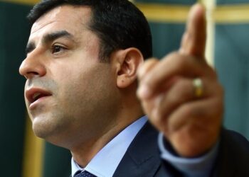 Demirtaş: Türkiye tarihinin en büyük kumpaslarından biriyle karşı karşıyayız
