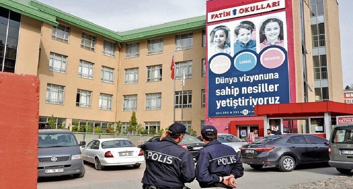 El konan okullara atanan kayyımlar alacakları topladı, borçları vermiyor