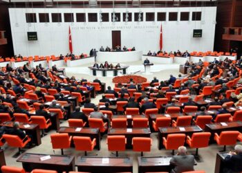 Erdoğan rejimi ‘darbe suçu’ işliyor: KHK ile 13 ayda 1048 yasa çıkarıldı, Meclis ortadan kaldırıldı!