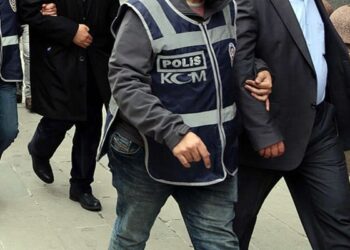 Esnaf ve öğrencilere operasyon: 24 gözaltı