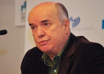 Fehmi Koru: Yeni bir devlet kurulmuyor, devlet cemaati ve AKP’yi tasfiye ediyor