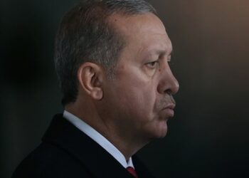 Hukuksuzca işten attığı binlerce insana bunu söyledi: “Özel sektörde çalışsınlar bize ne, devlet mi besleyecek bunları?”