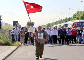 Kılıçdaroğlu’yla birlikte yürüyen Veysel Kılıç gözaltına alınıp serbest bırakıldı