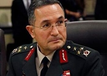 Korgeneral Öztürk’ün emekliliğini Erdoğan engellemiş