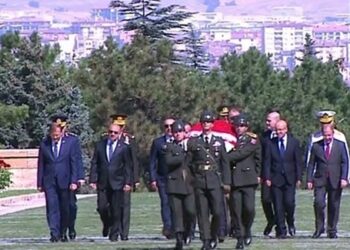 Kritik YAŞ başlıyor, tasfiyelerden dolayı birçok albaya terfi yolu göründü