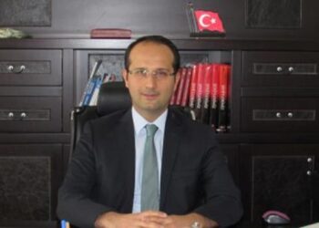 Önce vali yardımcısını, sonra da eşini tutukladılar