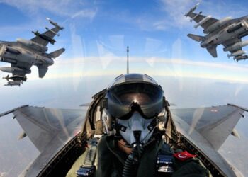 Pilotlarını hukuksuzca ordudan atan Türkiye, Pakistan’dan F-16’lar için pilot istemiş!