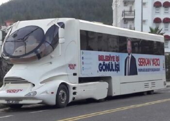 Saray adayının yürüyen sarayı Marmaris sokaklarında
