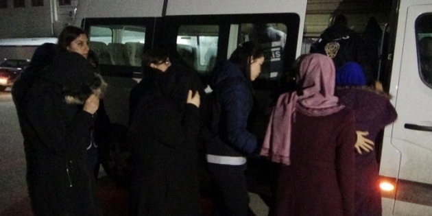 Üniversite öğrencilerine mezuniyette gözaltı!