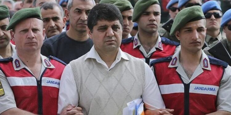 Onurlu bir tutukluluğu onursuz bir tahliyeye tercih eden komutan