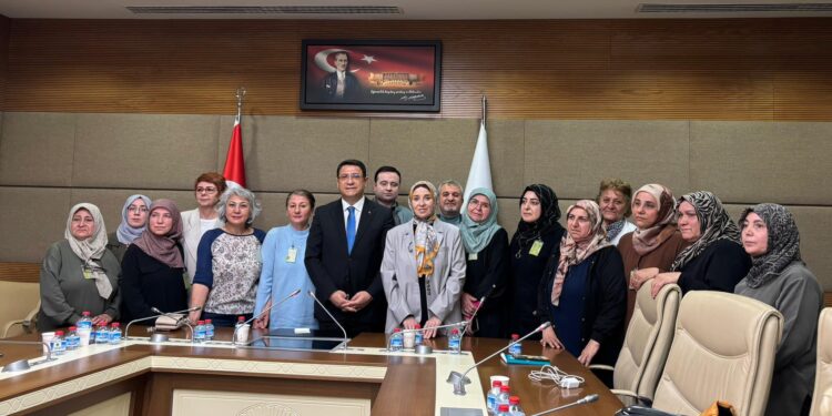 DEVA Partisi milletvekili İdris Şahin, 15 Temmuz mağduru asker aileleriyle görüştü