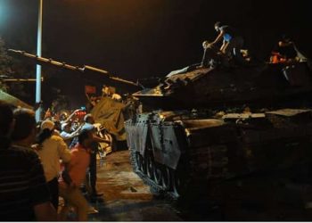 ”Tankları ele geçirmeye çalışanlar siviller değil; SADAT, ASDER mensupları ve aktif AKP’li özel eğitimli paramiliter gruplardı”