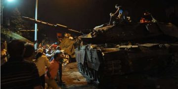 ”Tankları ele geçirmeye çalışanlar siviller değil; SADAT, ASDER mensupları ve aktif AKP’li özel eğitimli paramiliter gruplardı”